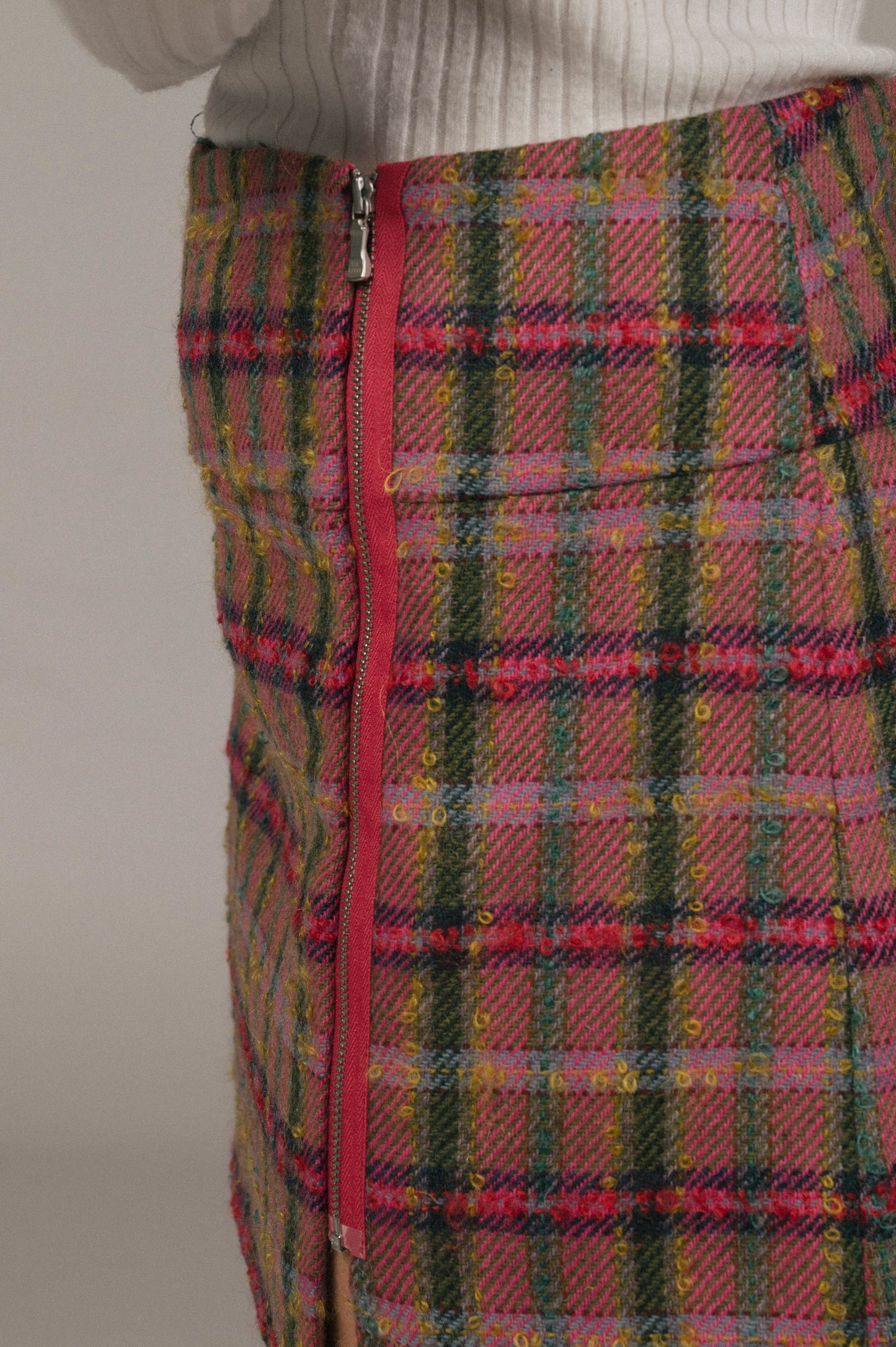 Vintage plaid wool mini skirt zipper, fabric and pattern detail - Lemon Lane Vintage