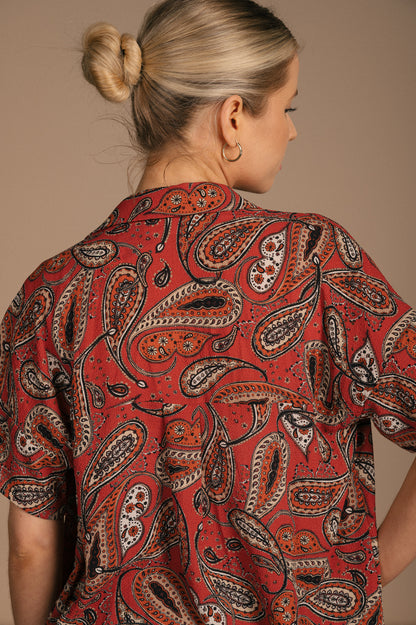 Vintage burnt orange paisley pattern and fabric texture detail on shirt - Lemon Lane Vintage