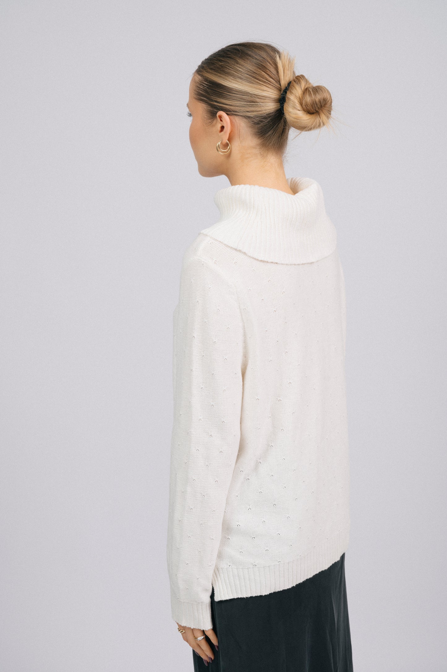 Vintage white knit turtleneck long sleeved top fabric texture, neckline and sleeve detail - Lemon Lane Vintage