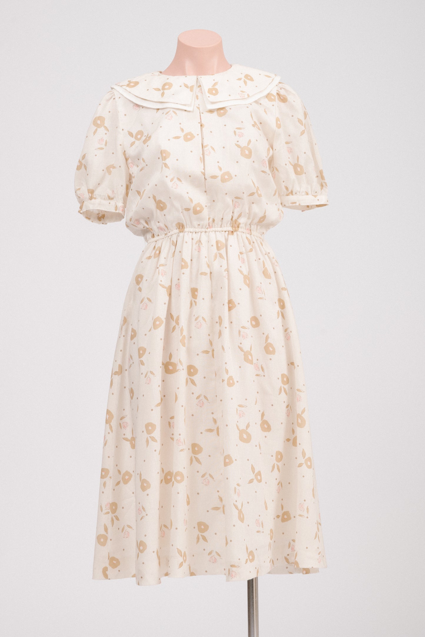 Close-up of layered Peter Pan collar on vintage floral dress.