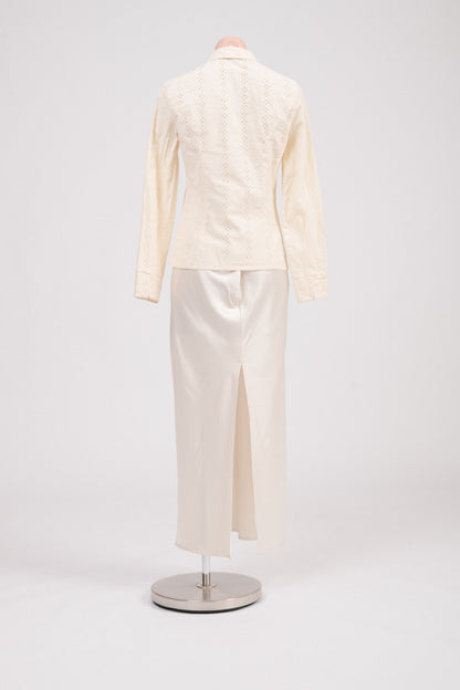 Back view of vintage cream floral embroidered blouse showing structured medium-weight fabric and long sleeves. Feminine, timeless vintage piece suitable for cottagecore wardrobes.